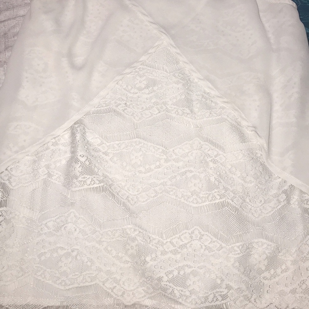 Basic white blouse - Picture 2 of 2